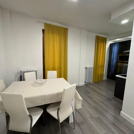 Mariel Verbania Centro Apartment *